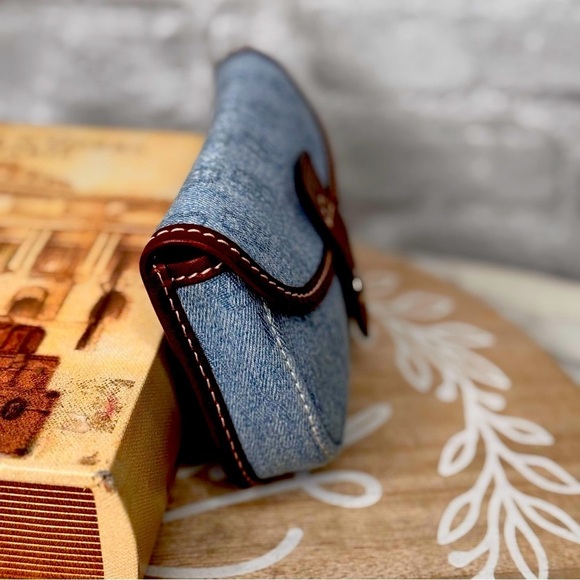 Dooney & Bourke Genuine darling wristlet,cotton denim, genuine leather trim😘 - Picture 3 of 9